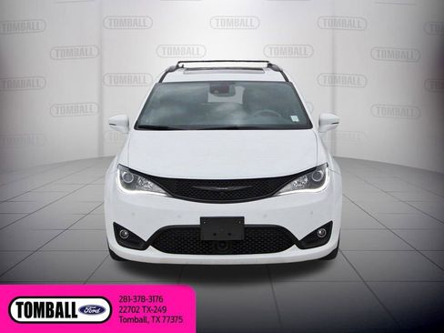 Used 2018 Chrysler Pacifica Limited w/ Advanced Safetytec Group image 2