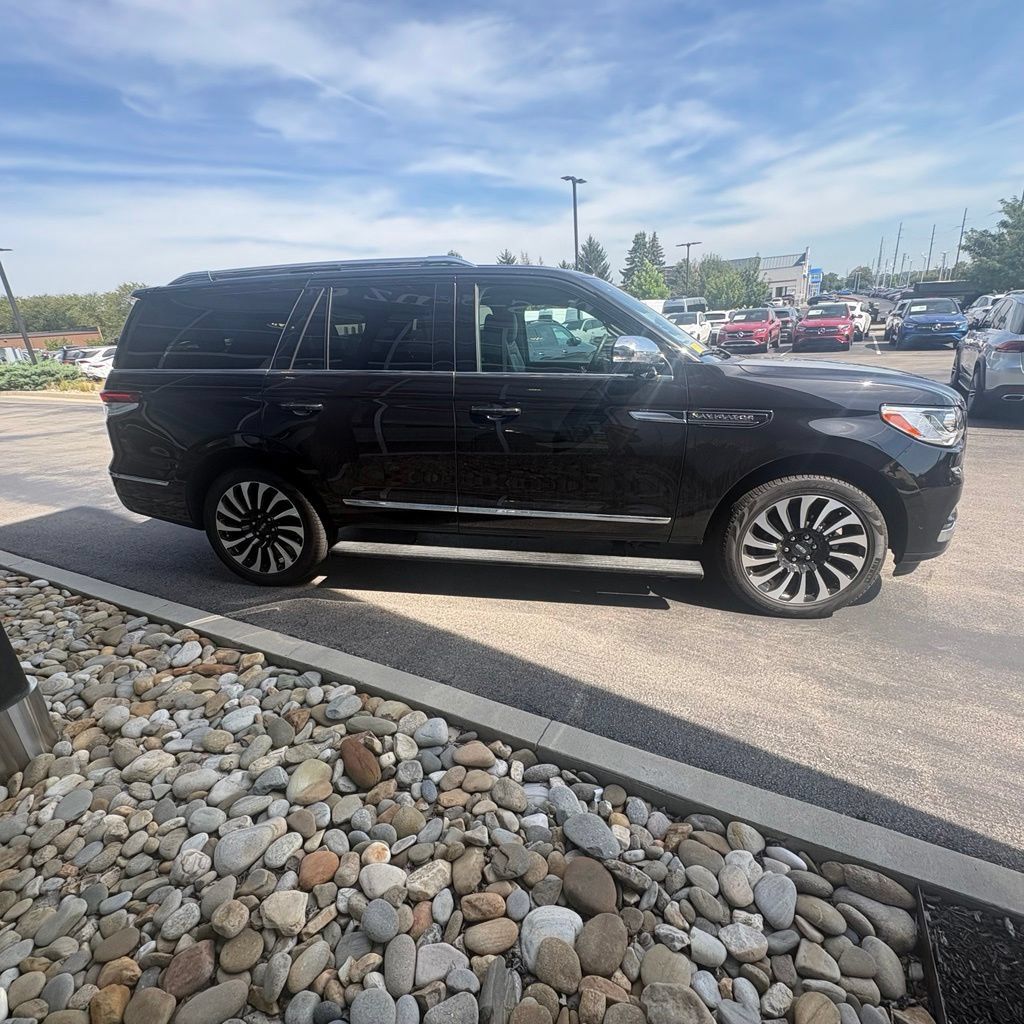 Used 2024 Lincoln Navigator Black Label AWD/4WD image 5