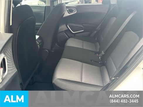 Used 2025 Kia Soul LX w/ LX Technology Package FWD image 23