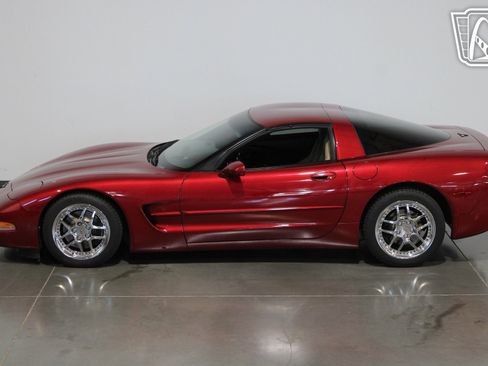 Used 2001 Chevrolet Corvette Coupe w/ Preferred Equipment Group2 image 18