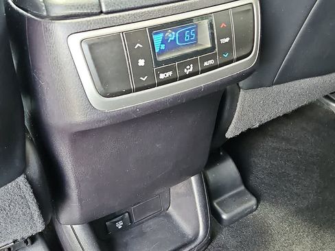 Used 2015 Toyota Highlander XLE AWD/4WD image 24