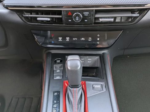 Certified 2025 Nissan Kicks SR image 23