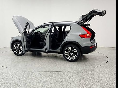 New 2026 Volvo XC40 B5 Plus w/ Climate Package AWD/4WD image 12
