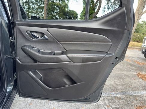 Used 2019 Chevrolet Traverse RS image 25