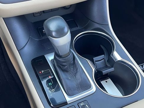 Certified 2017 Toyota Highlander XLE FWD image 25