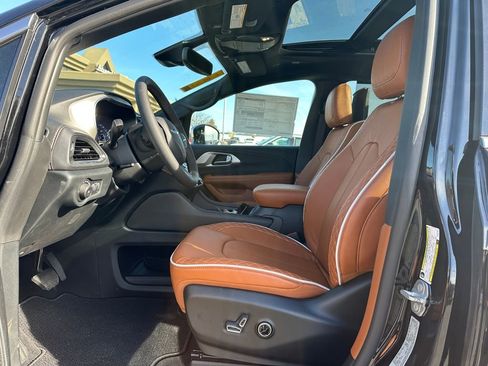 New 2026 Chrysler Pacifica Pinnacle AWD/4WD image 30