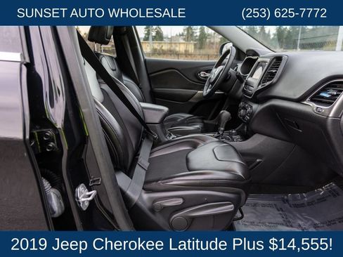 Used 2019 Jeep Cherokee Latitude Plus AWD/4WD image 64