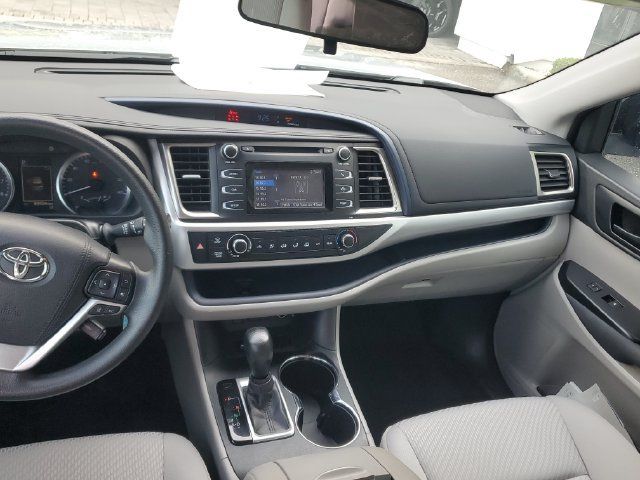 Used 2019 Toyota Highlander LE FWD image 14