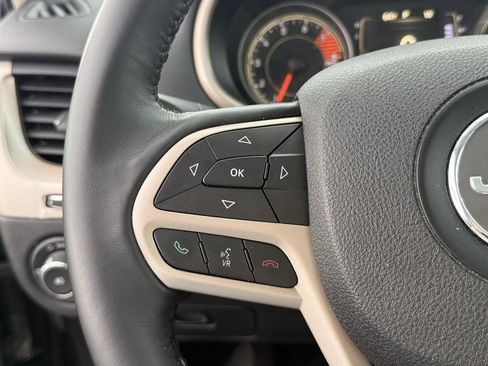 Used 2017 Jeep Cherokee Latitude w/ Safety/Convenience Group image 18