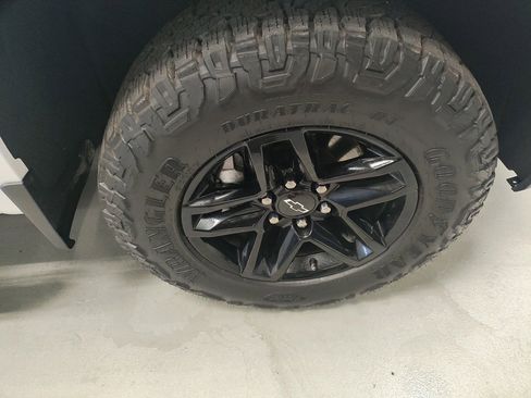 Used 2019 Chevrolet Silverado 1500 LT Trail Boss image 4