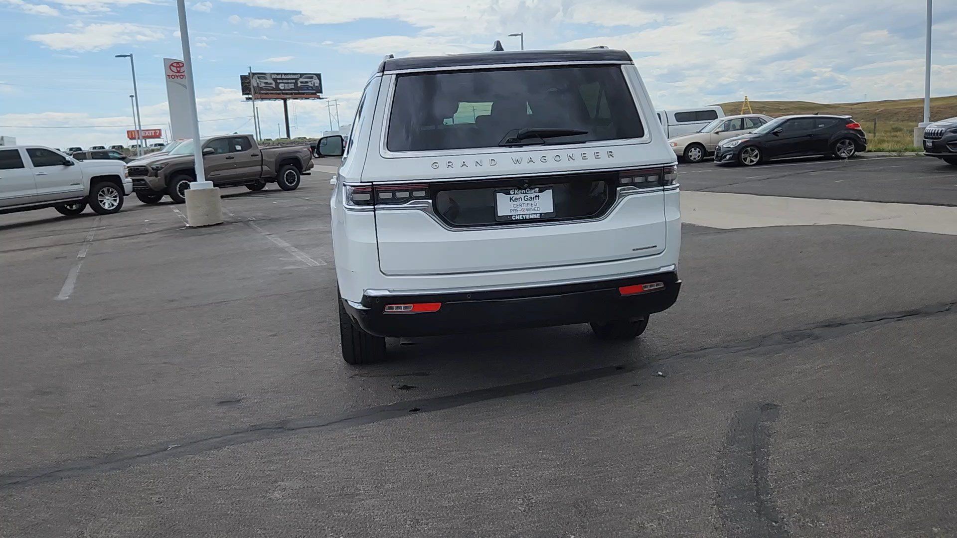 Used 2024 Jeep Grand Wagoneer L Series III AWD/4WD image 3