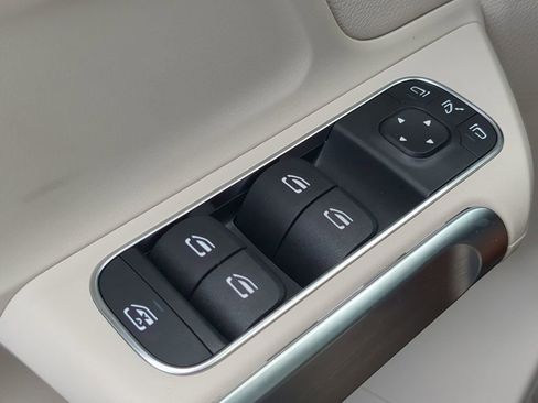 New 2025 Mercedes-Benz GLB 250 image 10