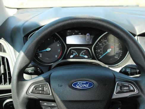 Used 2015 Ford Focus SE FWD image 9