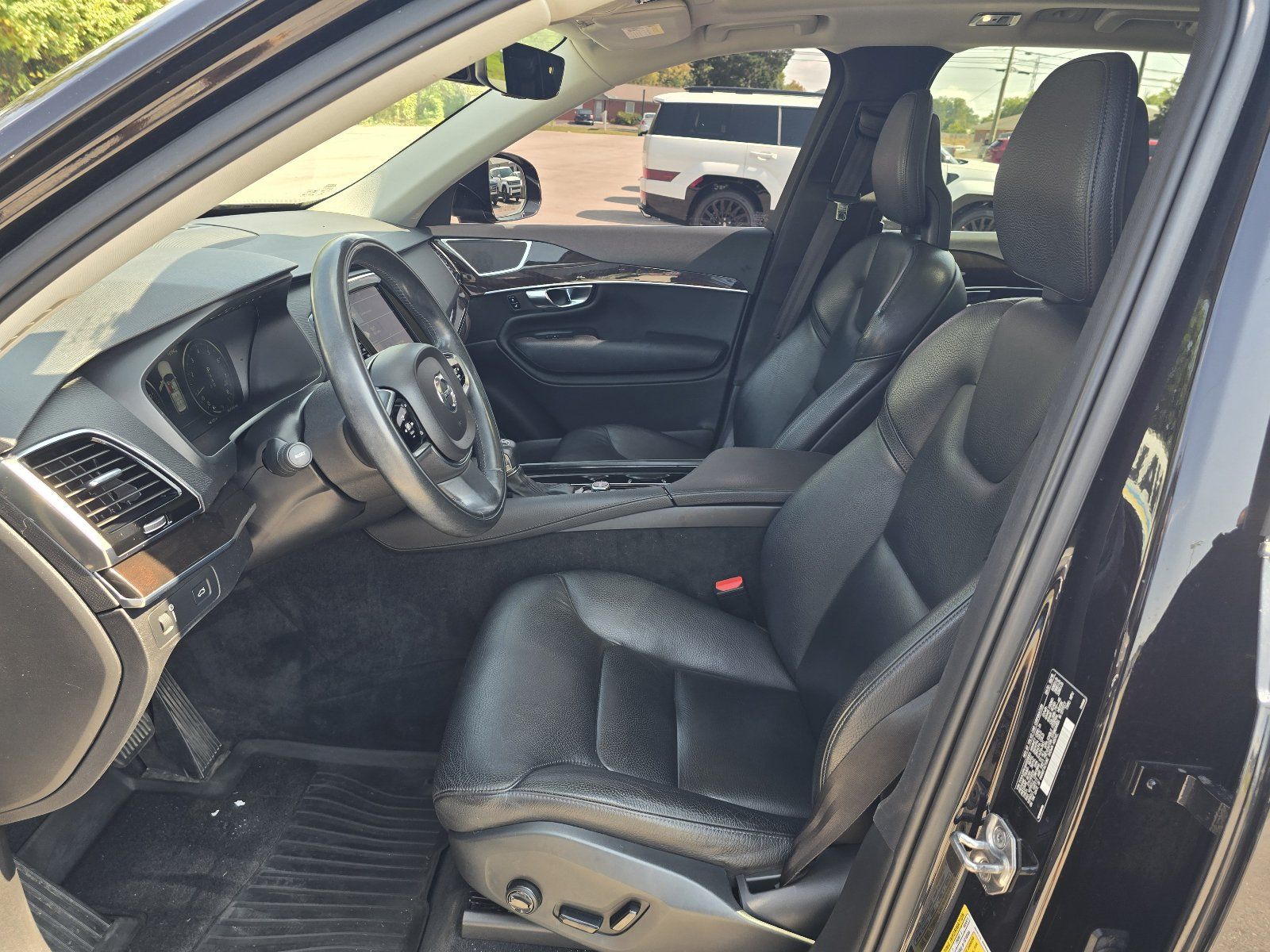 Used 2017 Volvo XC90 T6 Momentum w/ Vision Package AWD/4WD image 14