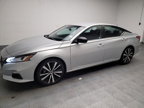 Used 2021 Nissan Altima 2.5 SR image 2