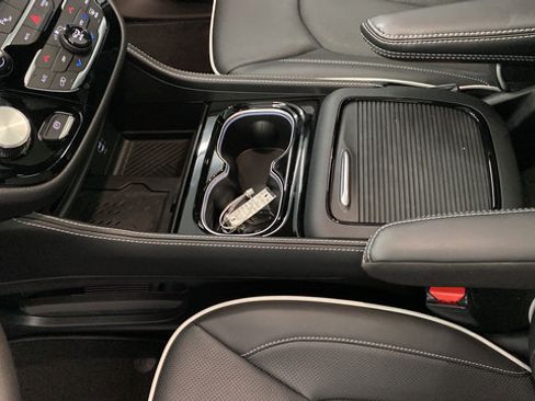 New 2026 Chrysler Pacifica Limited w/ S Appearance Package AWD/4WD image 19