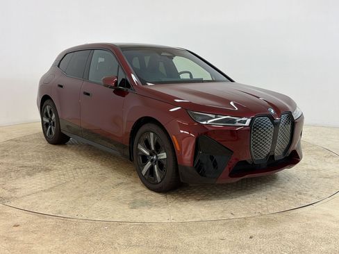 Used 2023 BMW iX xDrive50 w/ Premium Package AWD/4WD image 7