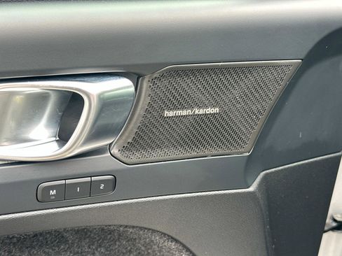 Certified 2024 Volvo XC40 B5 Ultimate w/ Climate Package image 16