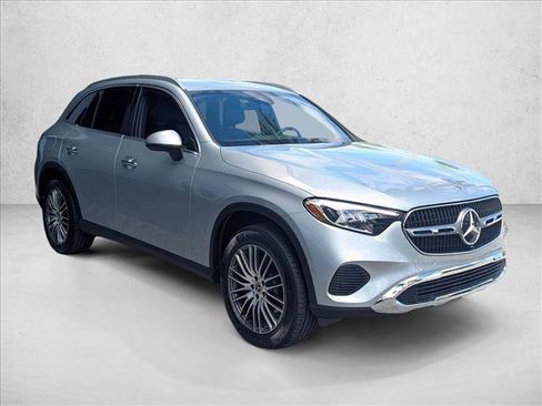Used 2026 Mercedes-Benz GLC 300 image 3
