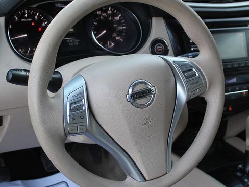 Used 2015 Nissan Rogue SV image 12