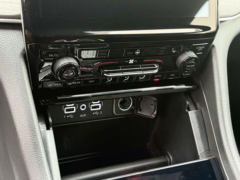 New 2025 Jeep Grand Cherokee Limited w/ Black Appearance Package AWD/4WD image 19