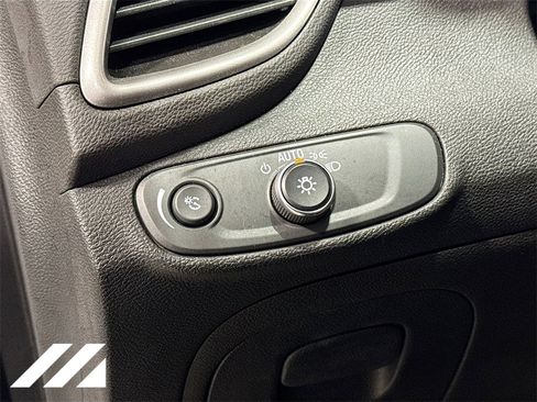 Used 2019 Chevrolet Trax LT w/ Redline Edition image 10