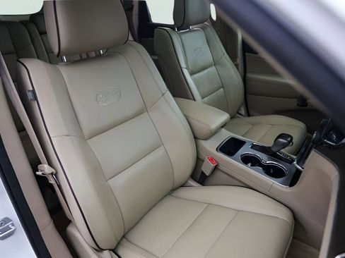 Used 2020 Jeep Grand Cherokee Overland RWD image 32