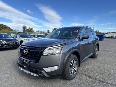 New 2025 Nissan Pathfinder SL