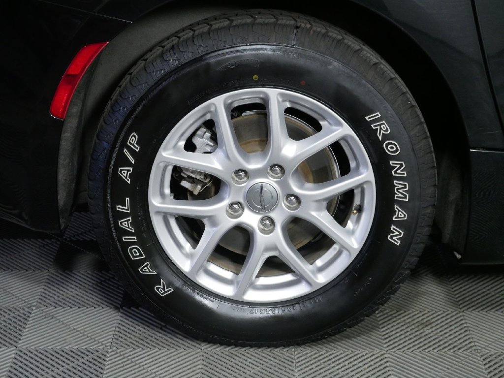Used 2023 Chrysler Pacifica Touring-L FWD image 11