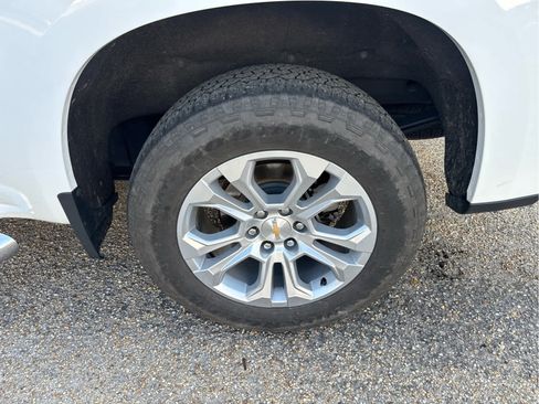Used 2021 Chevrolet Silverado 1500 LTZ w/ LTZ Premium Package AWD/4WD image 16