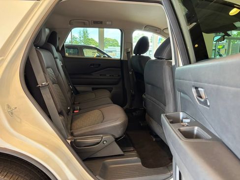 Used 2024 Nissan Pathfinder SV AWD/4WD image 31