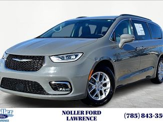 Used 2022 Chrysler Pacifica Touring-L video 1