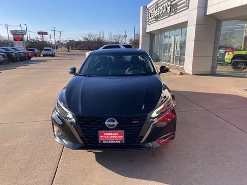 Used 2025 Nissan Altima 2.5 SR w/ SR Premium Package FWD image 3
