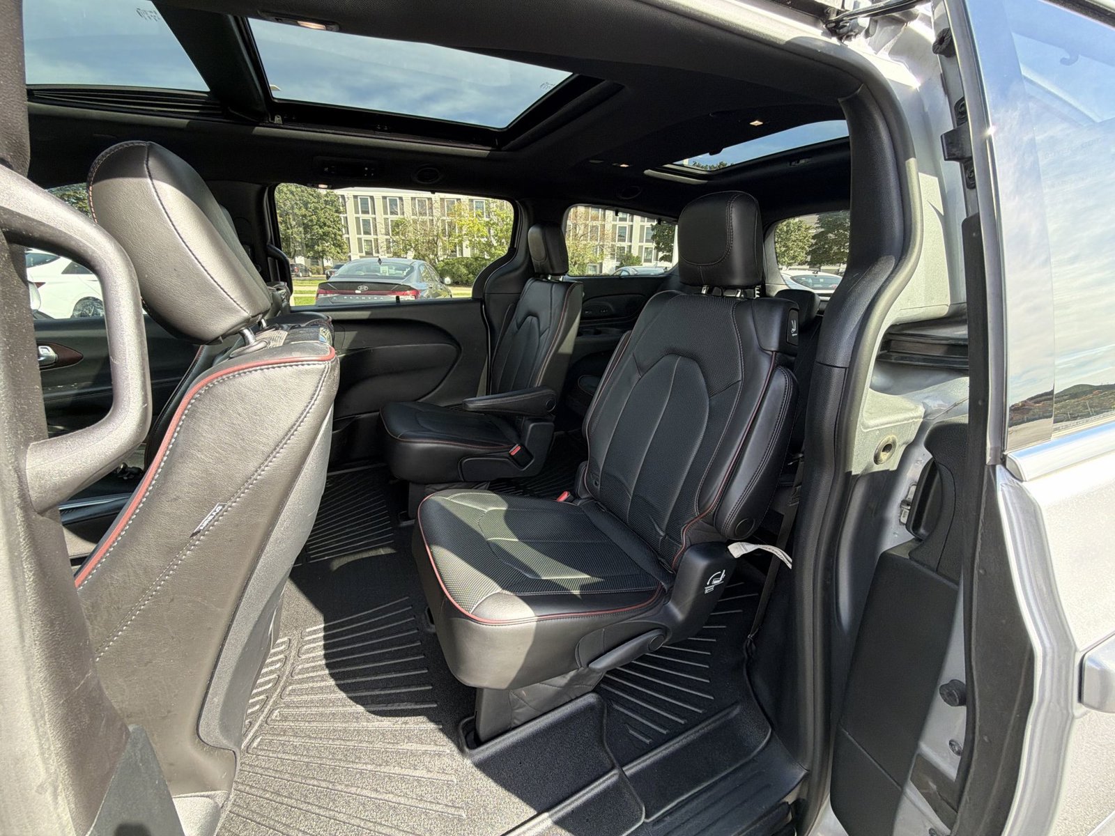 Used 2020 Chrysler Pacifica Limited FWD image 24