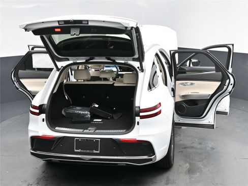 New 2026 Genesis GV70 2.5T Select image 16