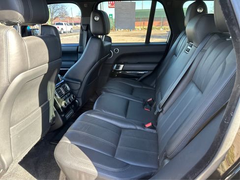 Used 2017 Land Rover Range Rover HSE image 11