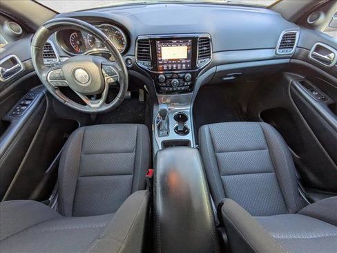 Used 2020 Jeep Grand Cherokee Laredo w/ 18" Wheel & 8.4" Radio Group image 10