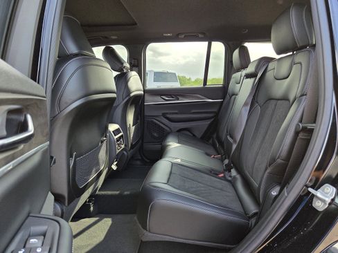 New 2026 Jeep Grand Cherokee Altitude AWD/4WD image 15