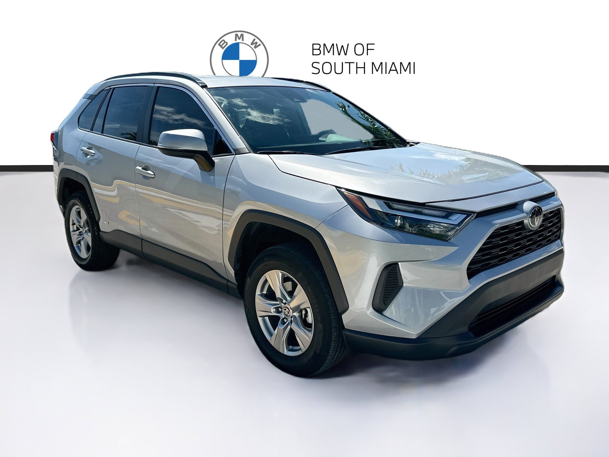Used 2025 Toyota RAV4 XLE AWD/4WD image 1