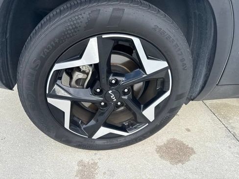 Certified 2025 Kia Seltos EX w/ EX Sunroof Package AWD/4WD image 12