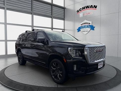 Used 2024 GMC Yukon XL Denali w/ Advanced Technology Package image 2