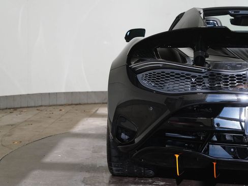 Used 2025 McLaren 750S Spider image 18