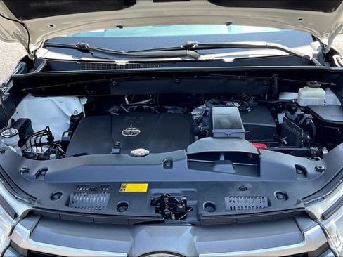 Used 2018 Toyota Highlander XLE FWD image 33