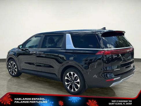 Used 2024 Kia Carnival EX FWD image 4