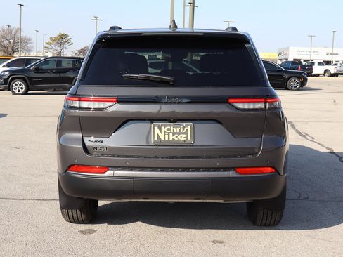 New 2026 Jeep Grand Cherokee Altitude AWD/4WD image 6