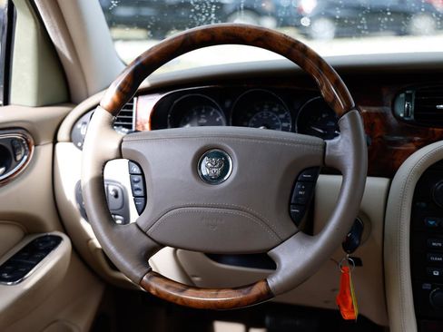 Used 2004 Jaguar XJ8 image 28