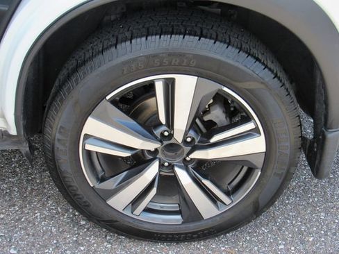 Used 2022 Nissan Rogue Platinum w/ Head-Up Display Package FWD image 16