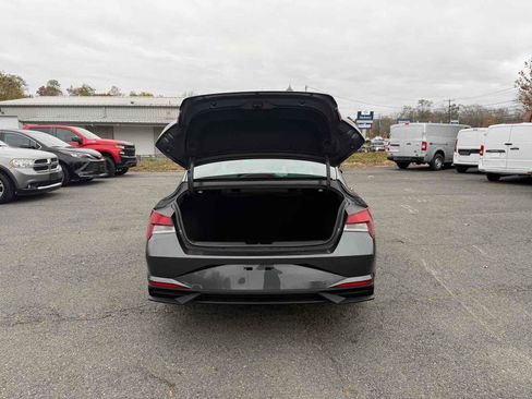 Used 2021 Hyundai Elantra SE image 29