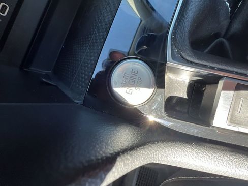 Used 2022 Volkswagen Taos SEL image 16