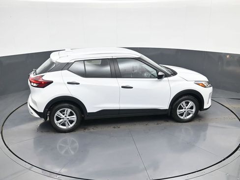 New 2025 Nissan Kicks Play S FWD image 32
